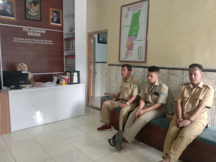 RAPAT INTERN KADES & PERANGKAT DESA 01