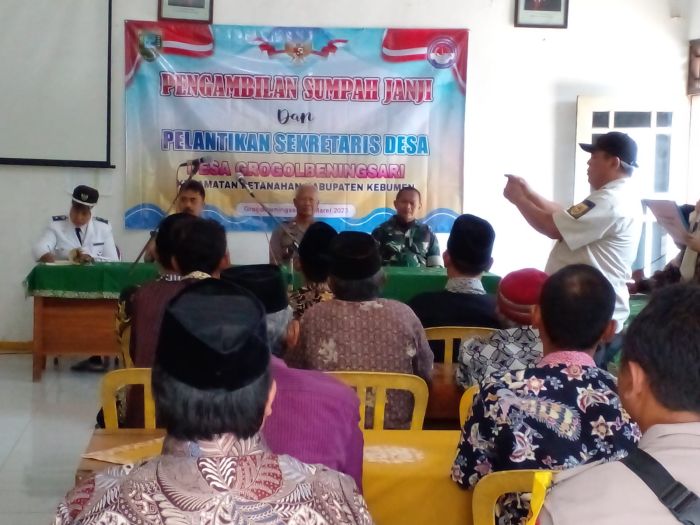 PENGAMBILAN SUMPAH JANJI DAN PELANTIKAN SEKRETARIS DESA DESA GROGOLBENINGSARI 01