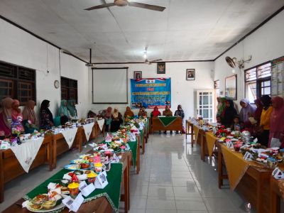 LOMBA PENYUSUNAN MENU DAN PENYAJIAN MAKANAN SEHARI - HARI